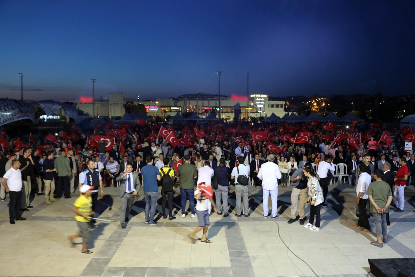 Şanlıurfalılar ABD destekli darbe girişimini protesto etti